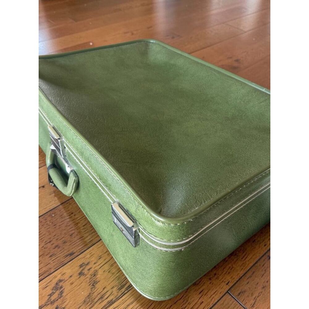 Vintage Skyway Luggage Co Green Train Case Suitcase USA c. 1960s Clean